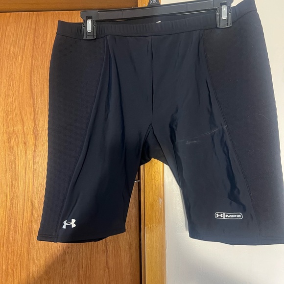 Used Under Armour Men's Black Athletic Sliding  Shorts - Picture 1 of 1